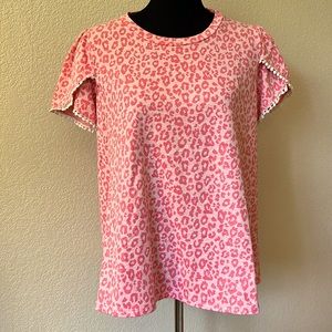 🌞Fun flowy top with on trend puffy decorated sleeves